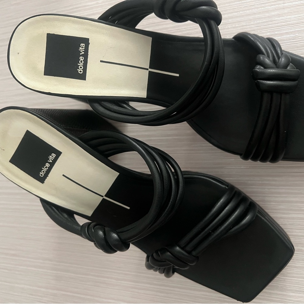 Dolce Vita Black Heels with Chunky Block Heel and Modern Design